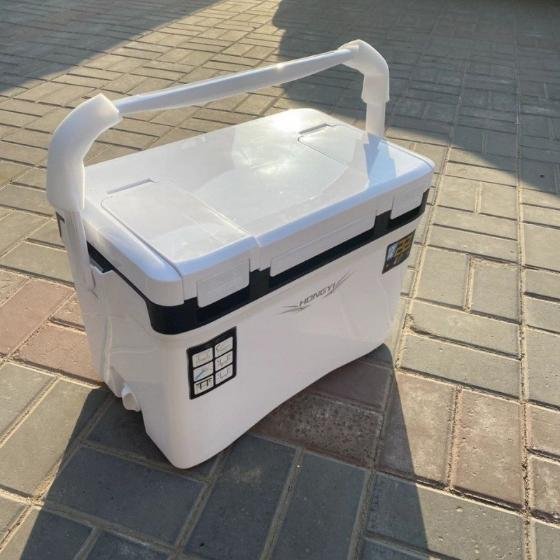 A warm-convener fishing tank, a light shrimp tank, a live shrimp tank, and a warm-in bait box